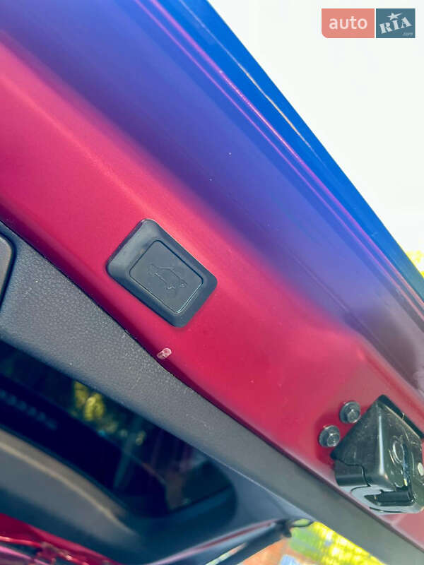 Позашляховик / Кросовер Toyota RAV4 2021 в Фастові