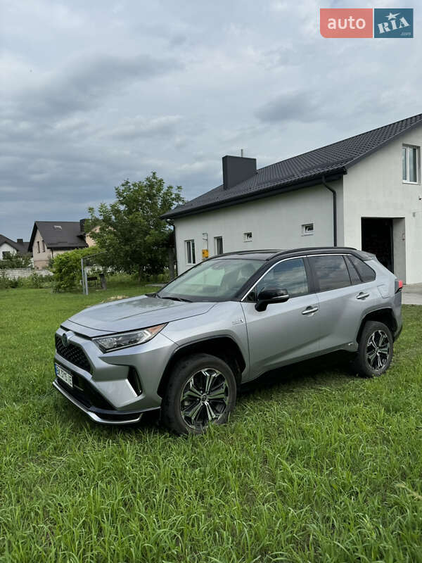 Внедорожник / Кроссовер Toyota RAV4 2021 в Ровно