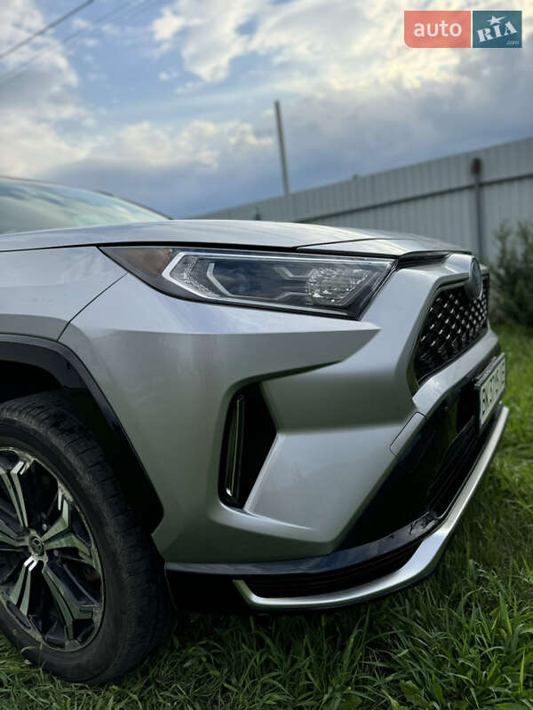Внедорожник / Кроссовер Toyota RAV4 2021 в Ровно