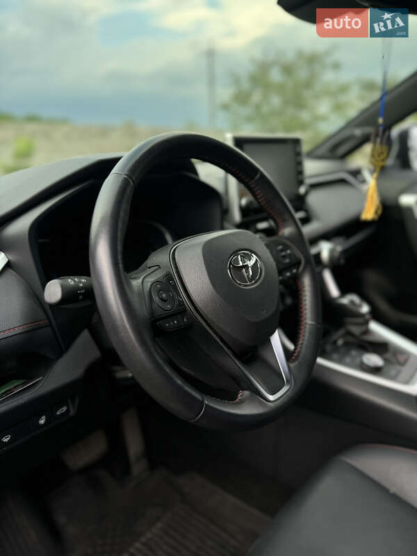 Внедорожник / Кроссовер Toyota RAV4 2021 в Ровно