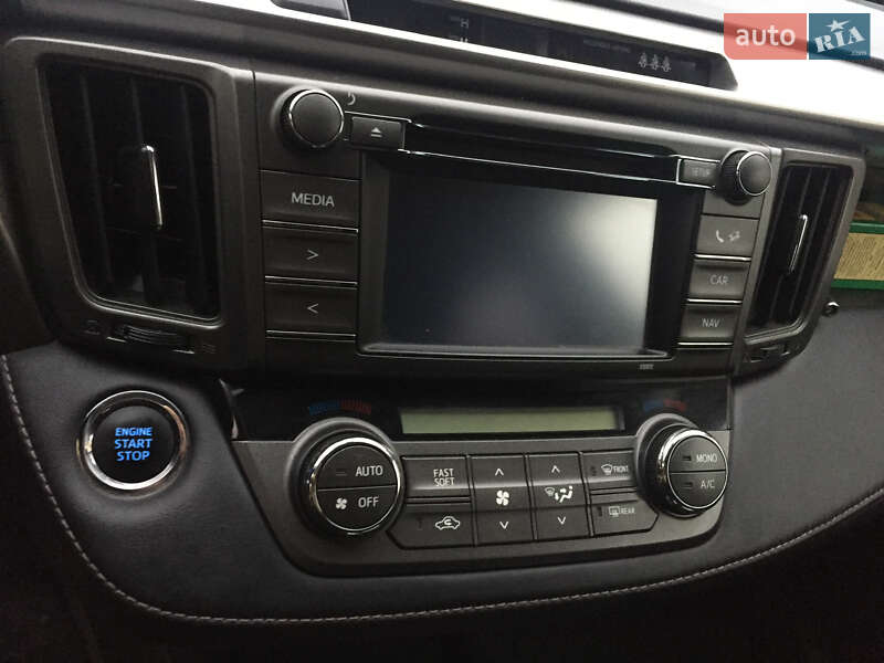 Позашляховик / Кросовер Toyota RAV4 2015 в Гайсину