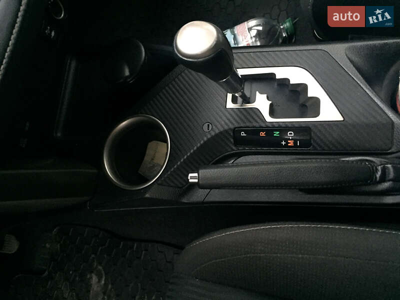 Позашляховик / Кросовер Toyota RAV4 2015 в Гайсину