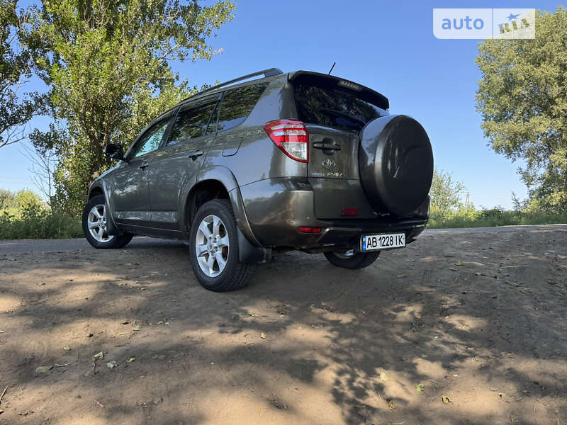 Позашляховик / Кросовер Toyota RAV4 2010 в Мені