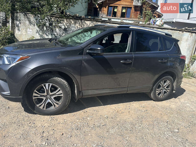 Позашляховик / Кросовер Toyota RAV4 2018 в Яремчі