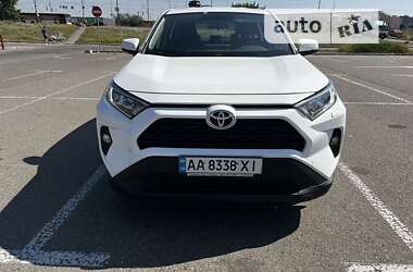 Внедорожник / Кроссовер Toyota RAV4 2019 в Киеве