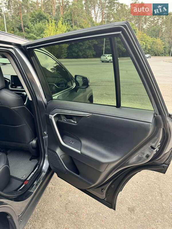Внедорожник / Кроссовер Toyota RAV4 2021 в Сумах