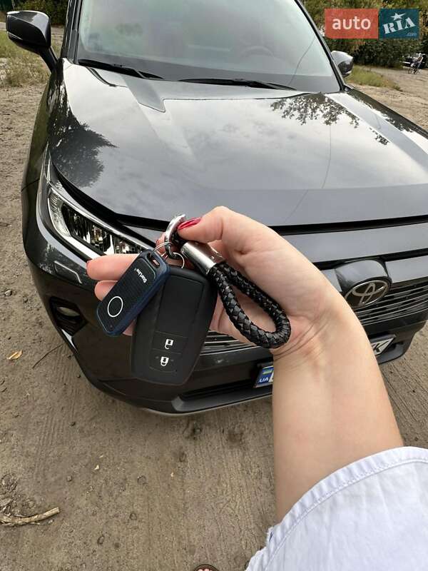 Внедорожник / Кроссовер Toyota RAV4 2021 в Сумах