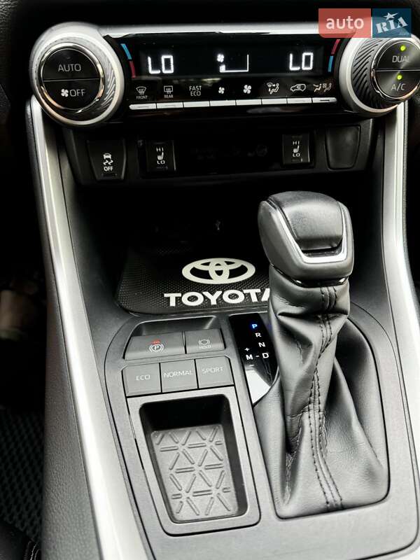 Внедорожник / Кроссовер Toyota RAV4 2021 в Сумах
