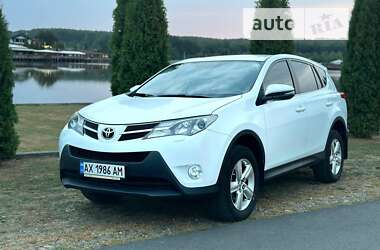 Позашляховик / Кросовер Toyota RAV4 2015 в Чернівцях