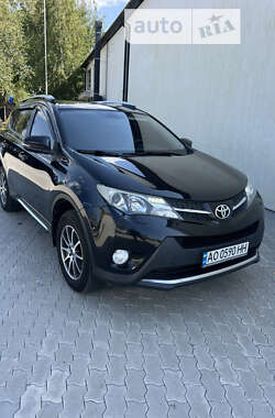 Внедорожник / Кроссовер Toyota RAV4 2015 в Хусте