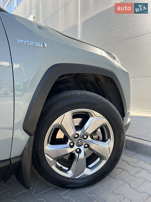 Позашляховик / Кросовер Toyota RAV4 2019 в Чернівцях