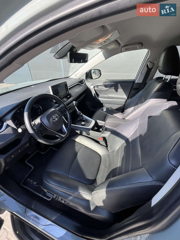 Позашляховик / Кросовер Toyota RAV4 2019 в Чернівцях
