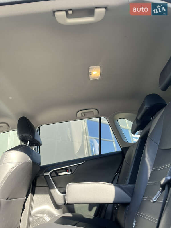 Позашляховик / Кросовер Toyota RAV4 2019 в Чернівцях