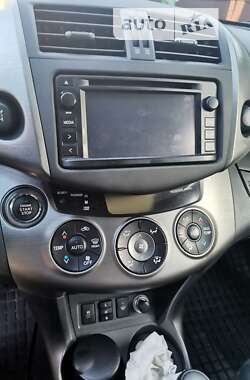 Внедорожник / Кроссовер Toyota RAV4 2012 в 