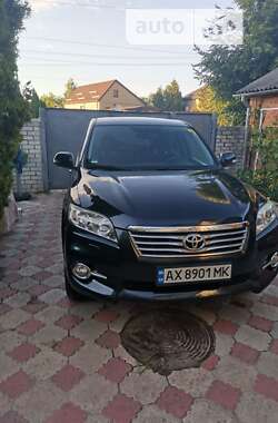 Внедорожник / Кроссовер Toyota RAV4 2012 в 