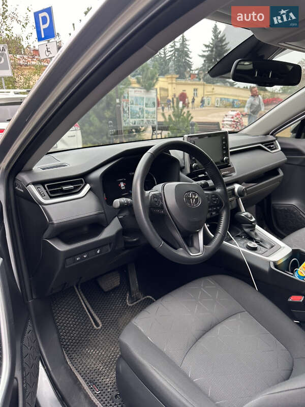 Внедорожник / Кроссовер Toyota RAV4 2022 в Львове