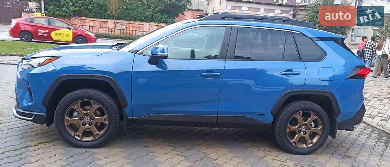 Позашляховик / Кросовер Toyota RAV4 2023 в Чернівцях