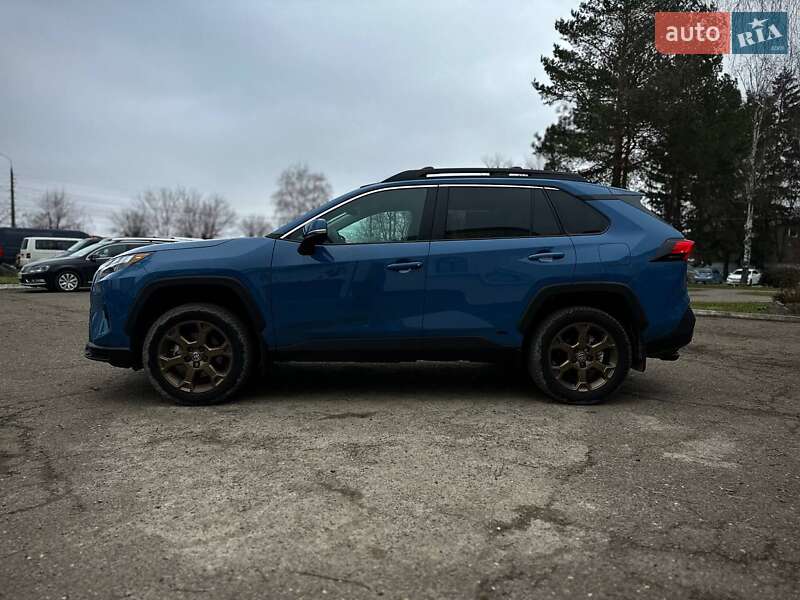 Позашляховик / Кросовер Toyota RAV4 2023 в Чернівцях