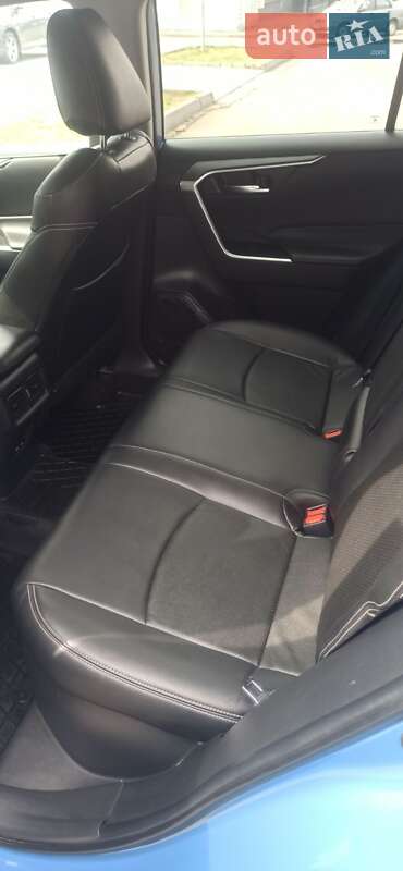 Позашляховик / Кросовер Toyota RAV4 2023 в Чернівцях