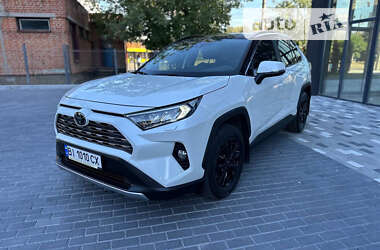 Позашляховик / Кросовер Toyota RAV4 2018 в Полтаві