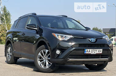 Позашляховик / Кросовер Toyota RAV4 2017 в Києві