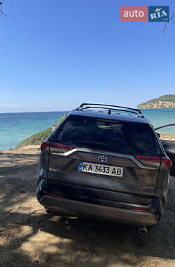 Внедорожник / Кроссовер Toyota RAV4 2020 в 