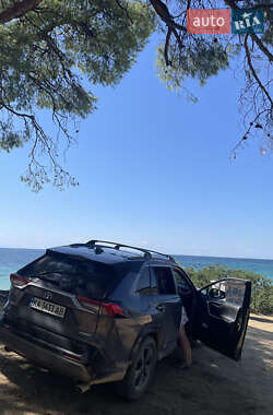 Внедорожник / Кроссовер Toyota RAV4 2020 в 