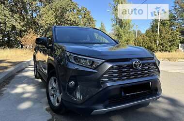 Позашляховик / Кросовер Toyota RAV4 2019 в Сумах