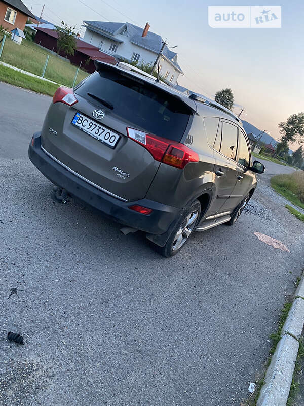 Внедорожник / Кроссовер Toyota RAV4 2013 в 