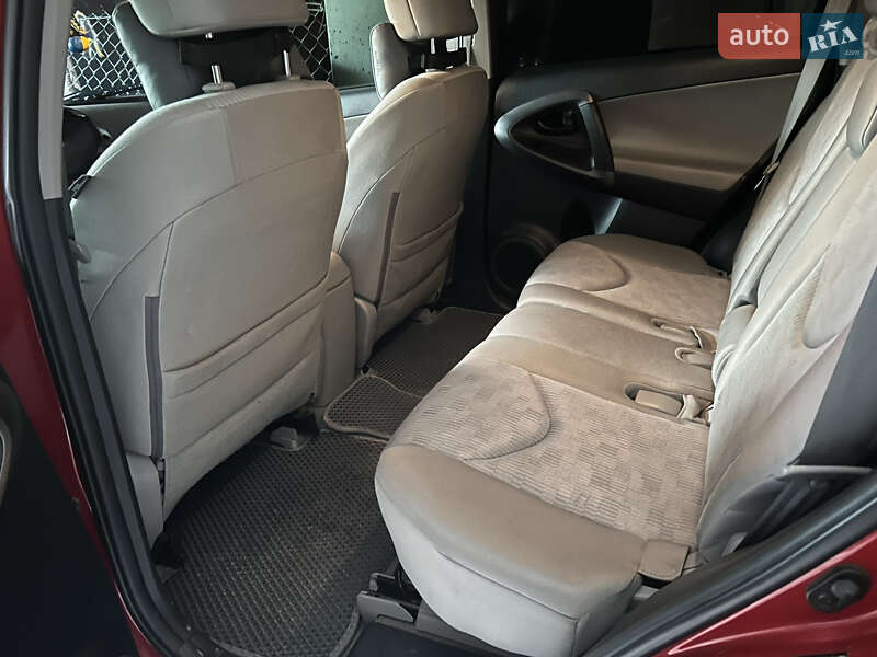 Позашляховик / Кросовер Toyota RAV4 2011 в Хусті