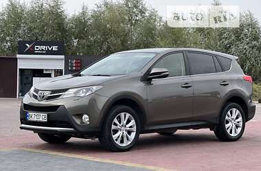 Внедорожник / Кроссовер Toyota RAV4 2015 в Березному