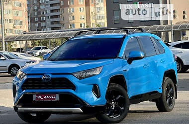 Внедорожник / Кроссовер Toyota RAV4 2021 в Киеве