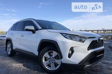 Внедорожник / Кроссовер Toyota RAV4 2020 в Киеве