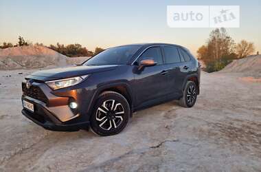 Внедорожник / Кроссовер Toyota RAV4 2019 в Кропивницком