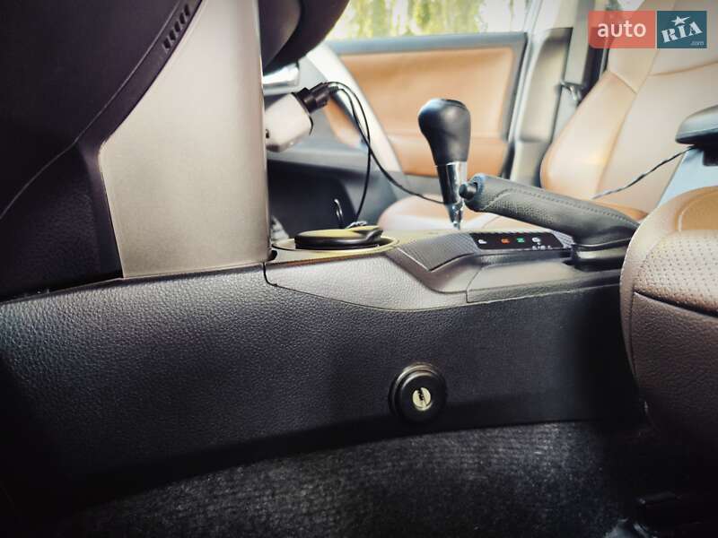 Внедорожник / Кроссовер Toyota RAV4 2015 в Белой Церкви фото 13 Внедорожник / Кроссовер Toyota RAV4 2015 в Белой Церкви