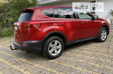 Позашляховик / Кросовер Toyota RAV4 2013 в Чернівцях