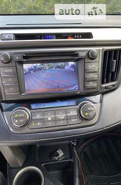 Позашляховик / Кросовер Toyota RAV4 2013 в 