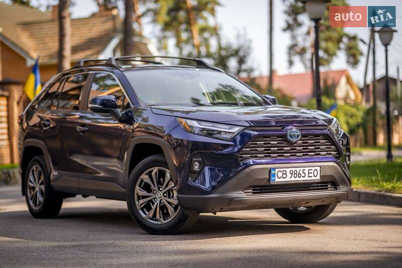 Позашляховик / Кросовер Toyota RAV4 2022 в Чернігові