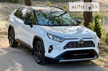 Внедорожник / Кроссовер Toyota RAV4 2019 в Киеве