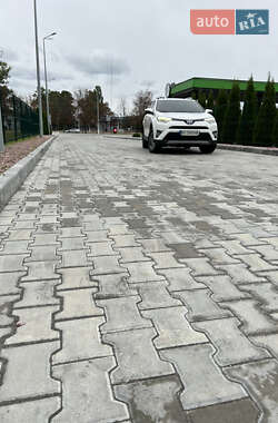 Внедорожник / Кроссовер Toyota RAV4 2017 в Киеве