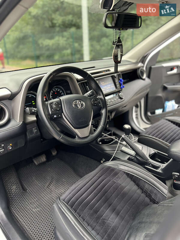 Внедорожник / Кроссовер Toyota RAV4 2017 в Киеве