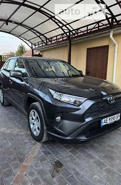 Внедорожник / Кроссовер Toyota RAV4 2020 в Днепре