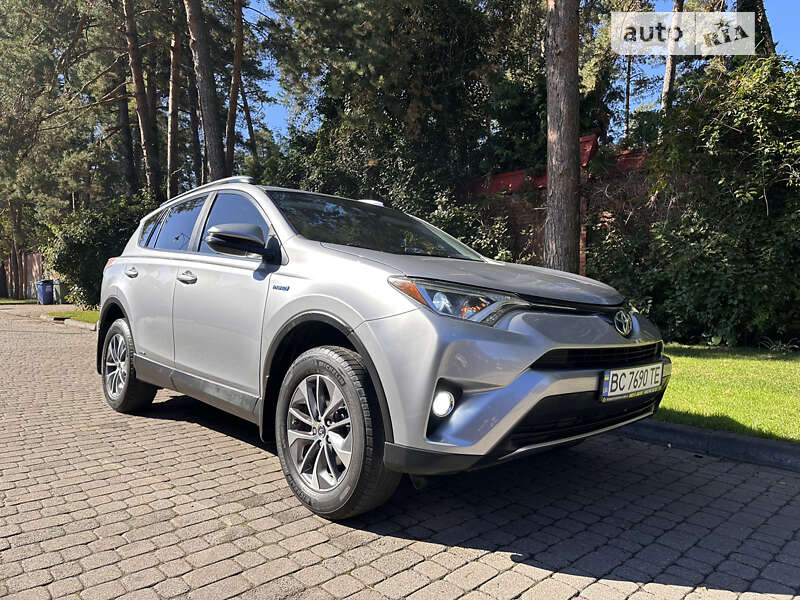 Внедорожник / Кроссовер Toyota RAV4 2017 в Львове