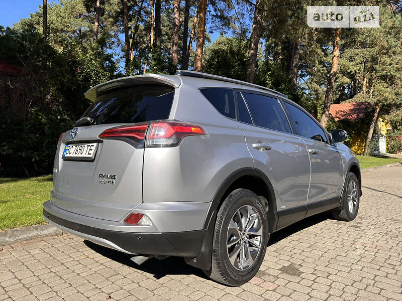 Внедорожник / Кроссовер Toyota RAV4 2017 в Львове
