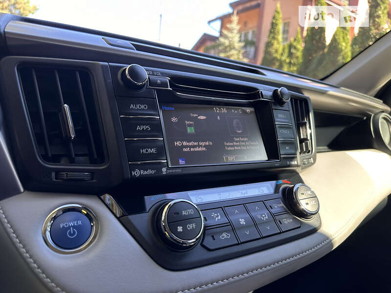 Внедорожник / Кроссовер Toyota RAV4 2017 в Львове