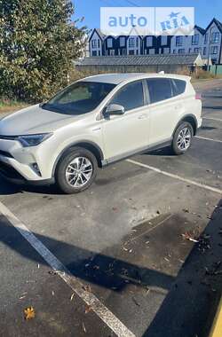 Внедорожник / Кроссовер Toyota RAV4 2017 в Гостомеле