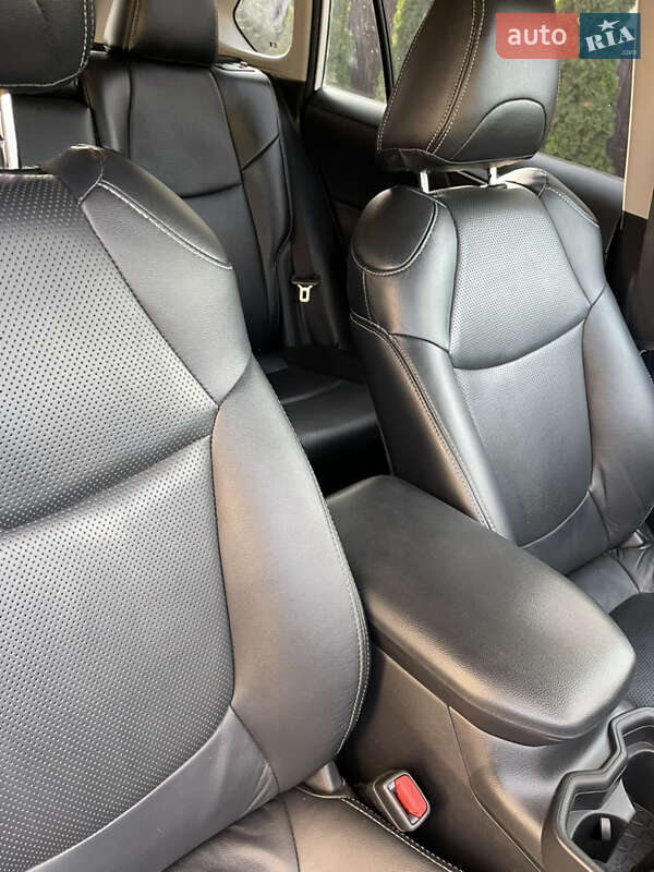 Позашляховик / Кросовер Toyota RAV4 2020 в Чорткові