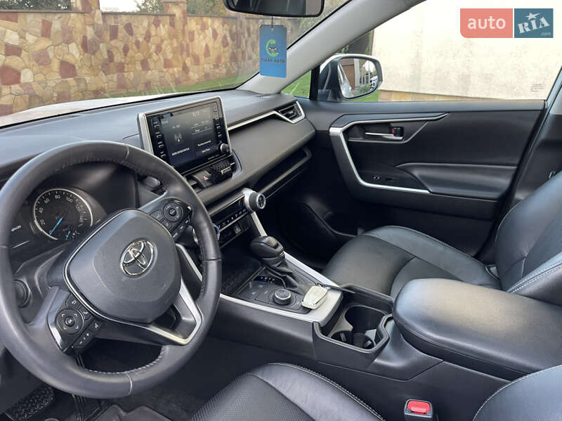 Позашляховик / Кросовер Toyota RAV4 2020 в Чорткові