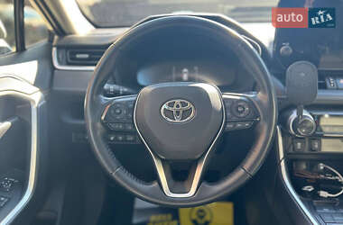 Внедорожник / Кроссовер Toyota RAV4 2023 в 