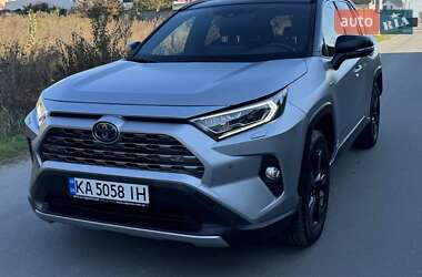 Позашляховик / Кросовер Toyota RAV4 2021 в Чернівцях